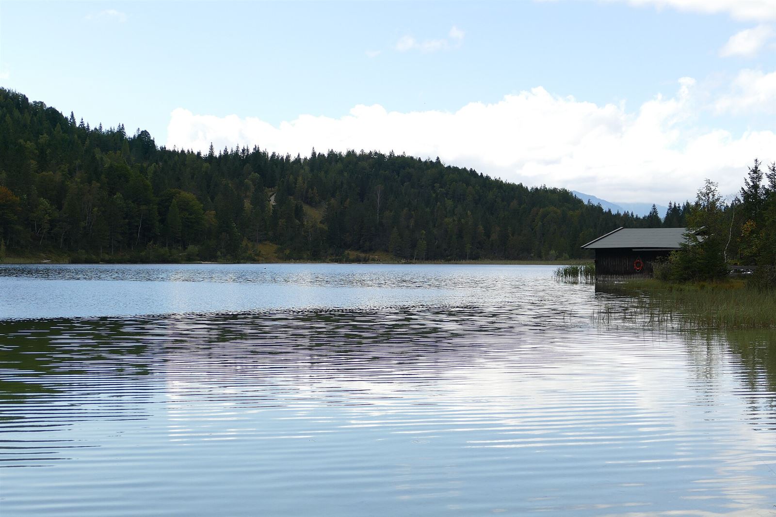 Jezioro Ferchensee z przystanią