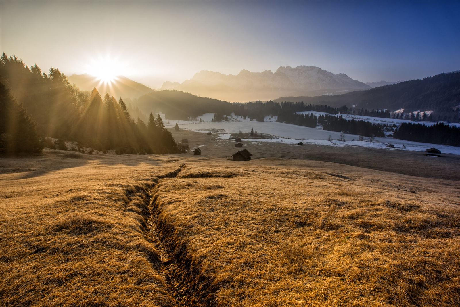 Wschód słońca nad jeziorem Geroldsee