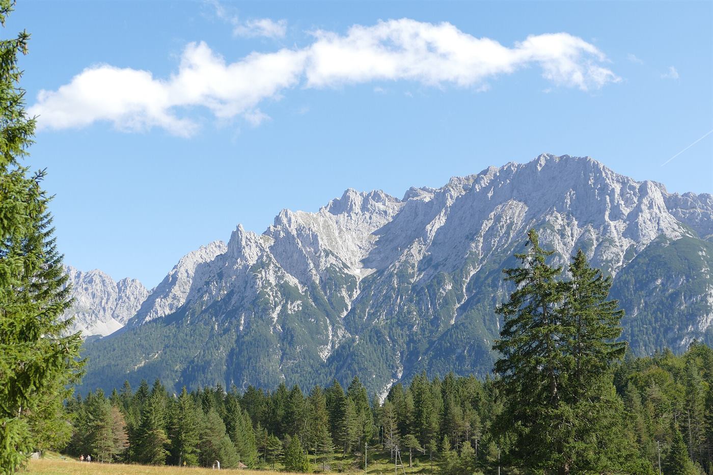 Blick von Mittenwald auf die Karwendelkette